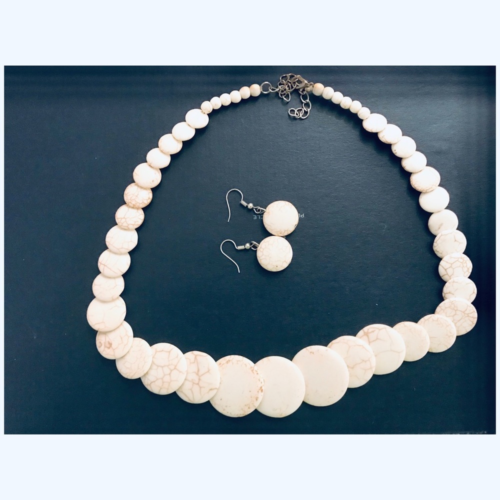Bone color with marbling necklace & earrings set